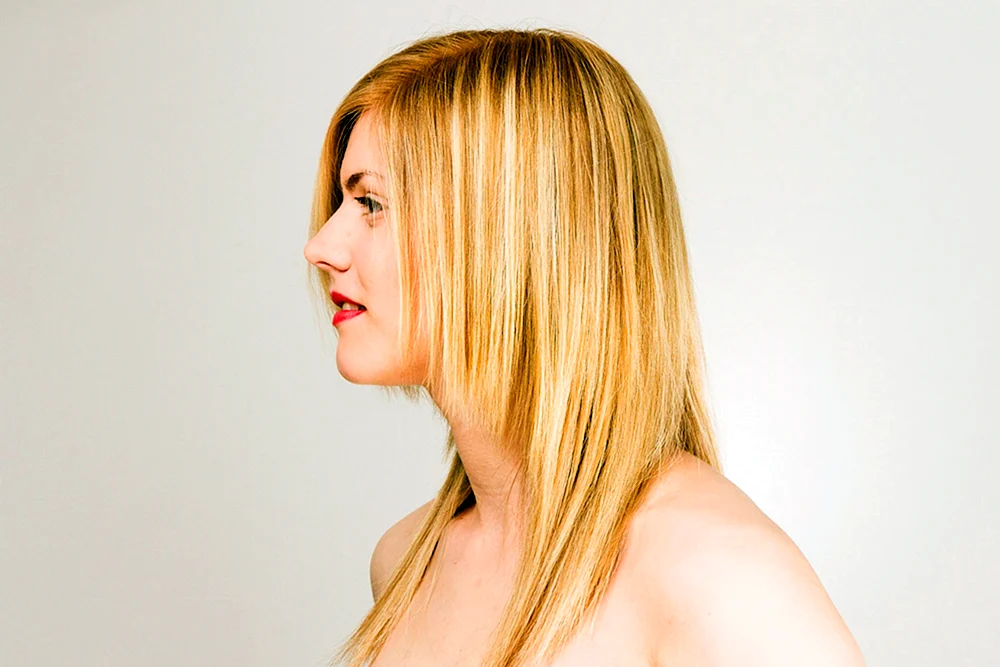 Flacher Haarschnitt für mittleres Haar