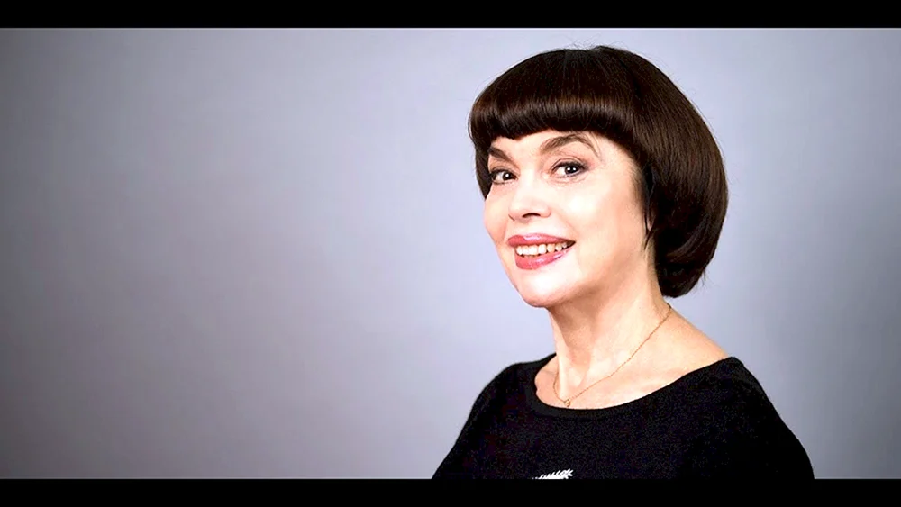 Mireille Mathieu Sitzungshaarschnitt