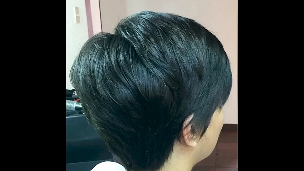 Demetrius School of Barbering Pixie-Haarschnitt