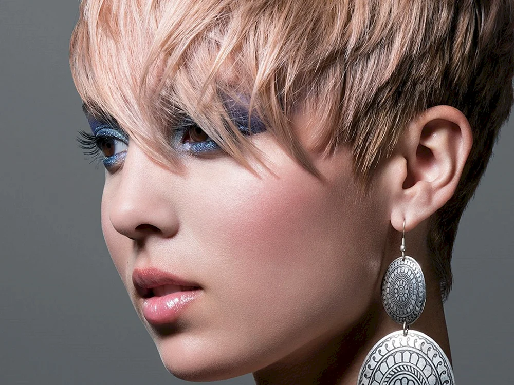 Färbung für Pixie Haarschnitt