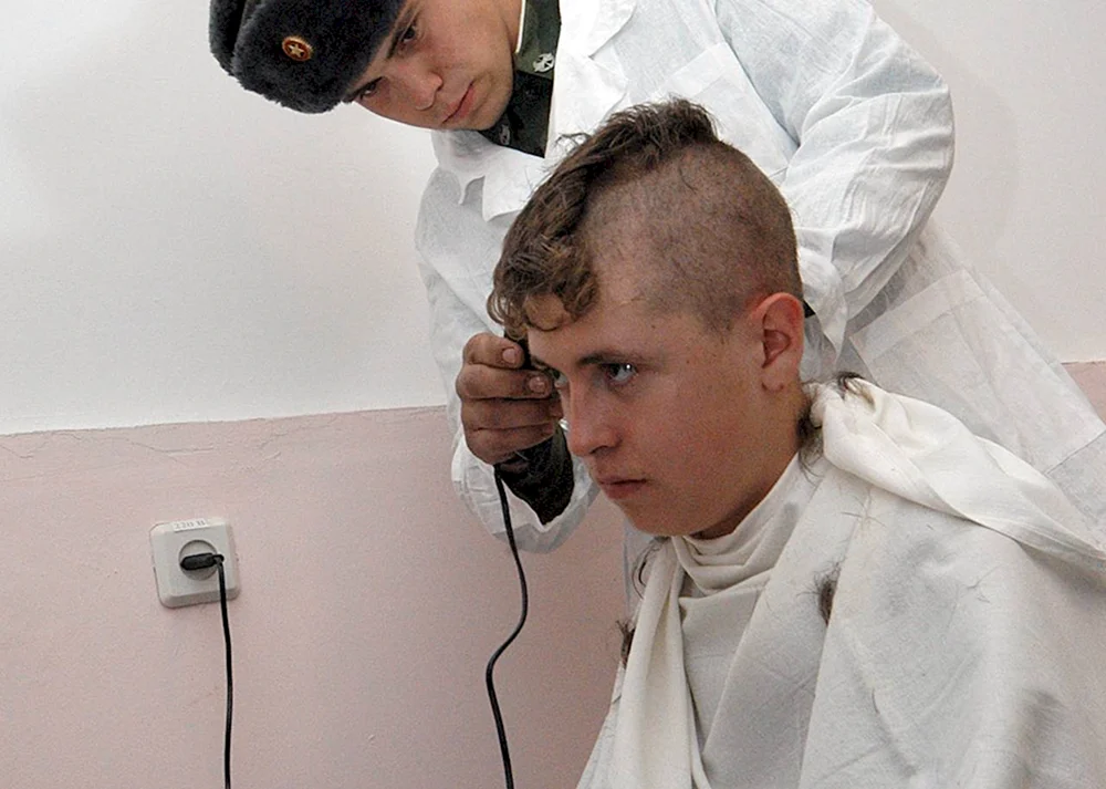 Ein Haarschnitt für Wehrpflichtige