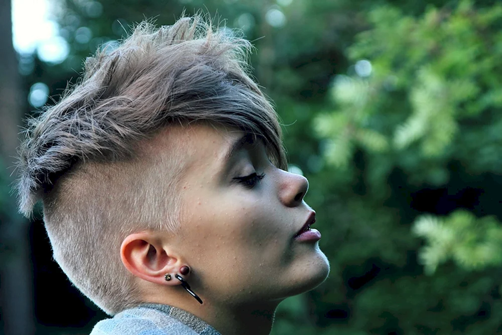 Kurzer Haarschnitt Tomboy Undercut