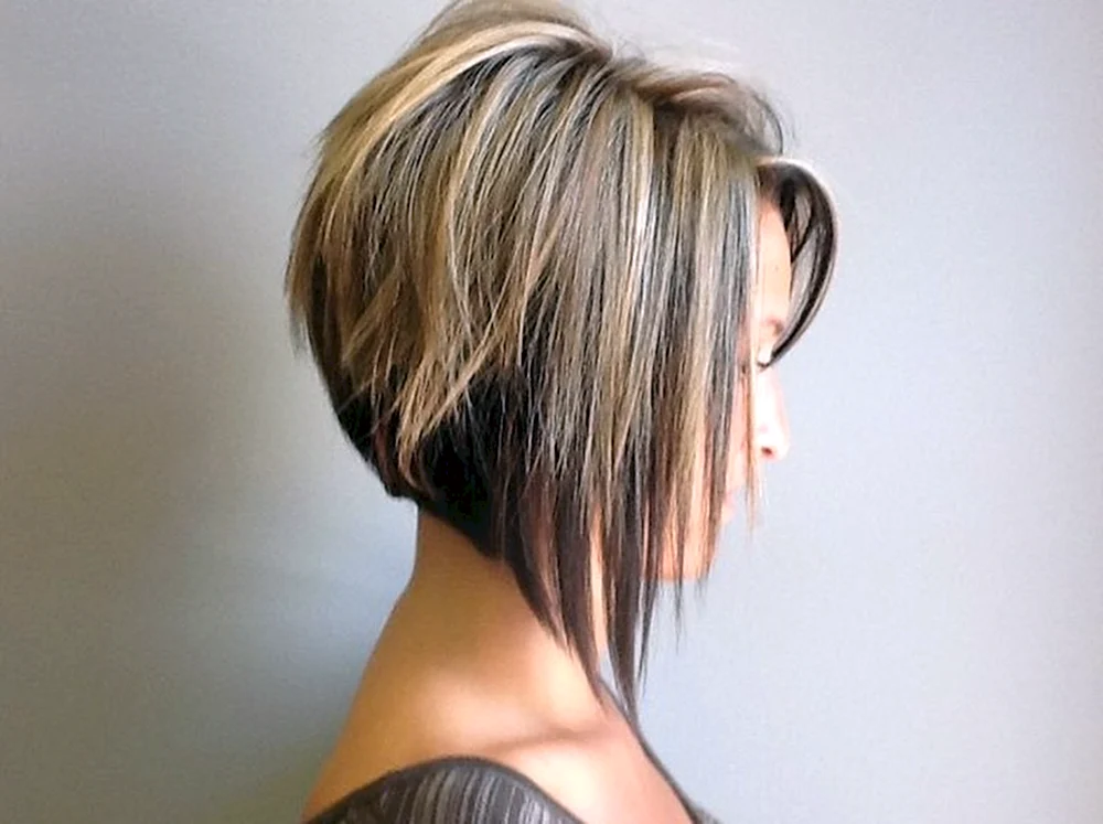 Stufiger Bob mit Pony