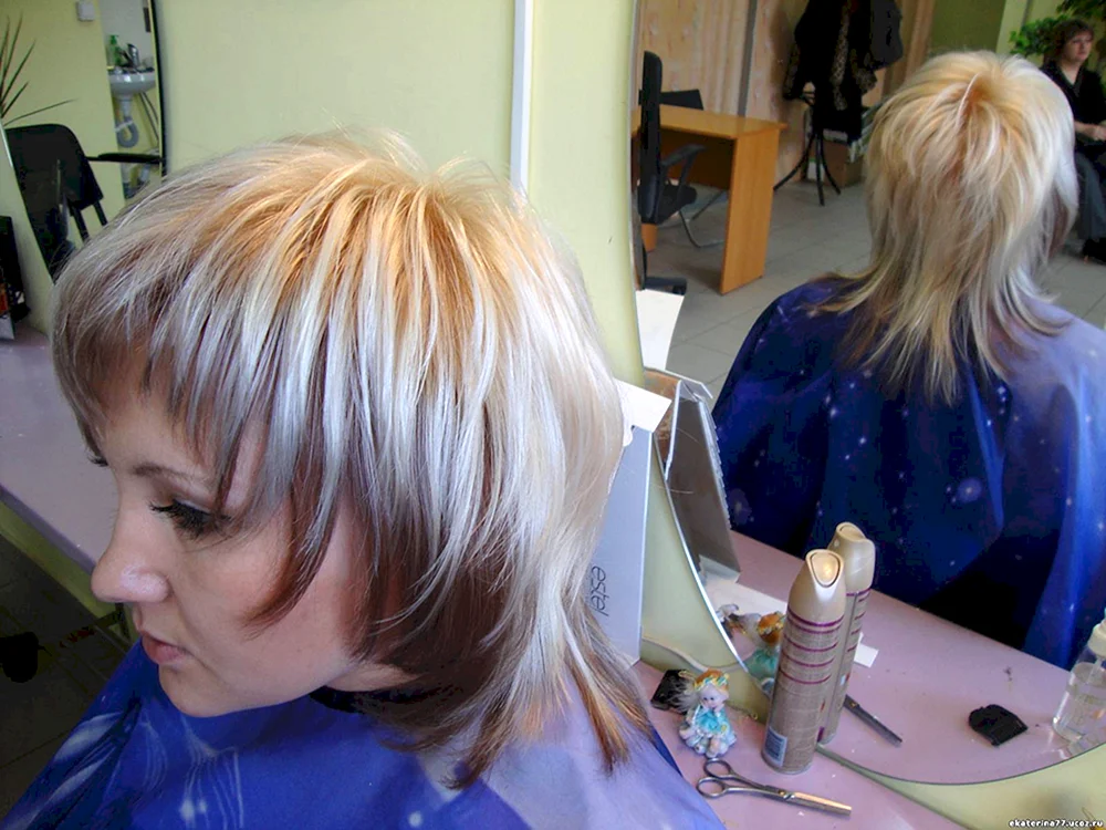 Frühjahrssommer 2024 Haarschnitt im Friseur