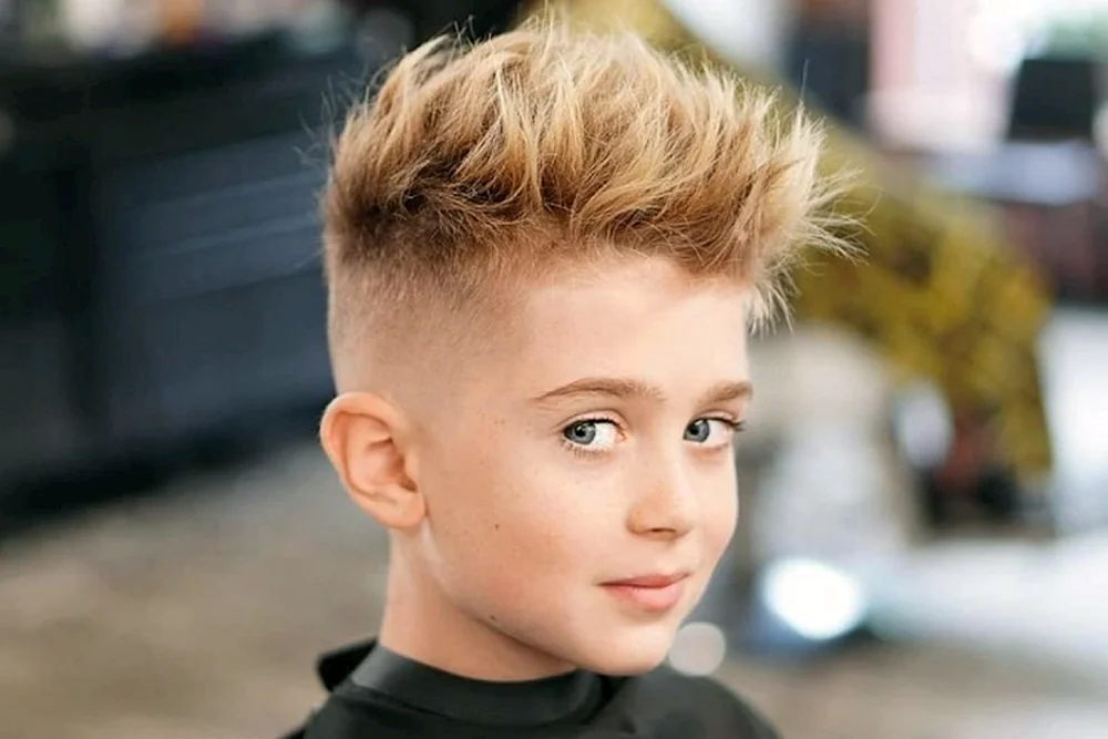 Fade Halb-Box-Haarschnitt für Jungen