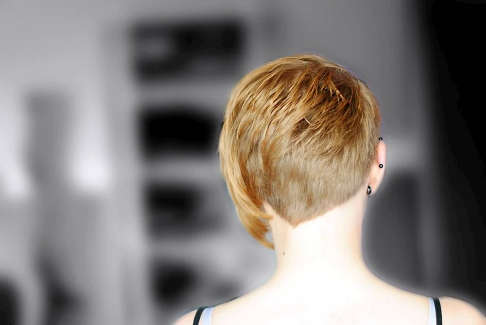 Haarschnitte für flachen Hinterkopf Frauen