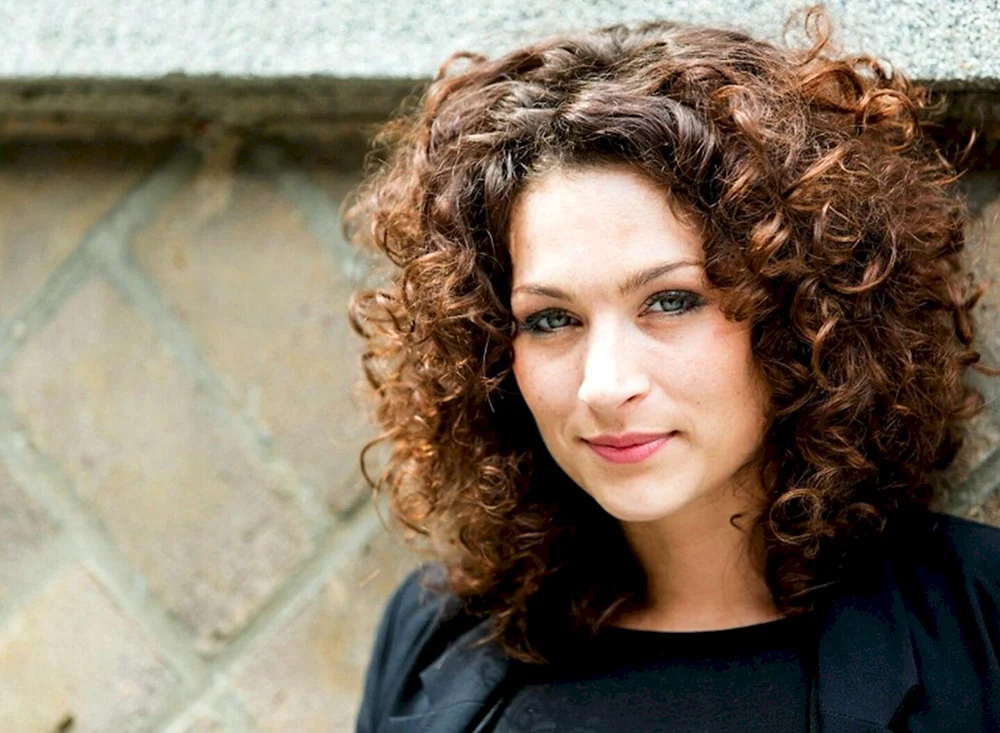 Frisuren für welliges Haar