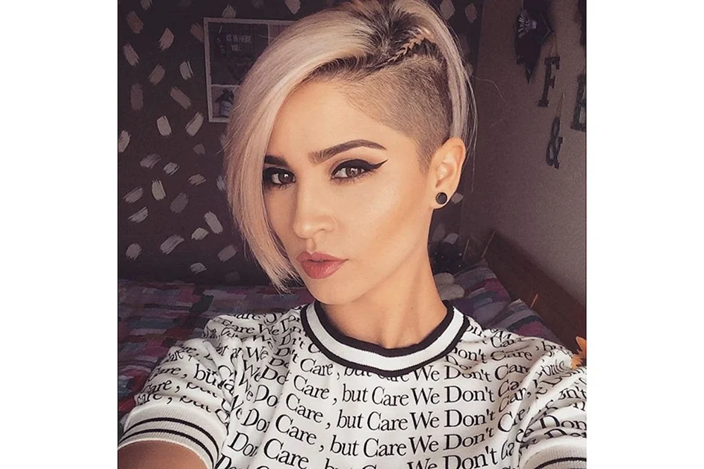 Pixie bob cut