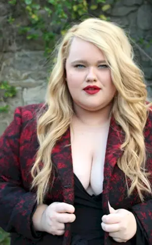 Frauenhaarschnitte volles Gesicht mit Doppelkinn Foto