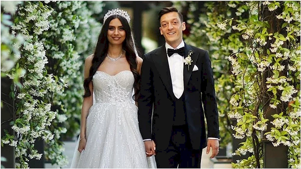 Mesut Özil Amine Gülschen