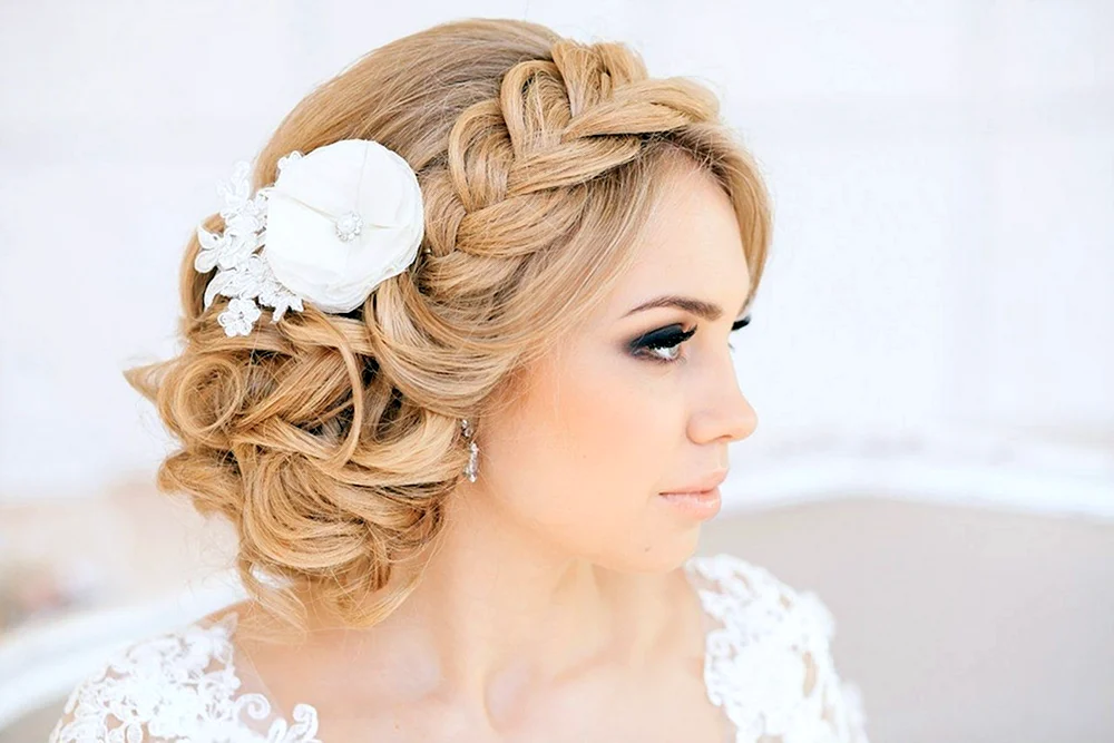 Hochzeitsfrisuren. Frisuren