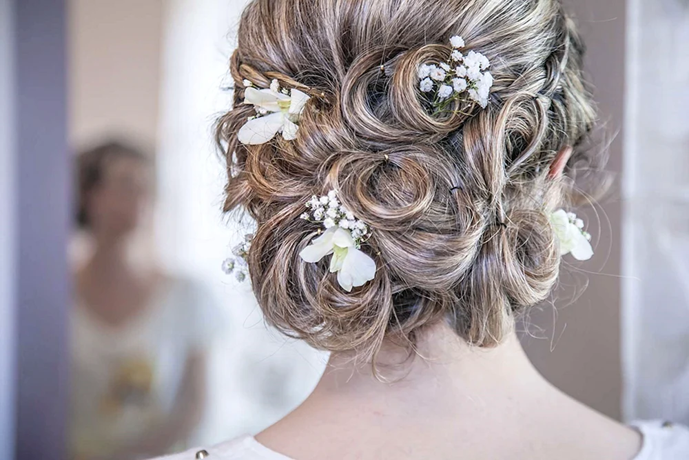Brautfrisuren für mittleres Haar