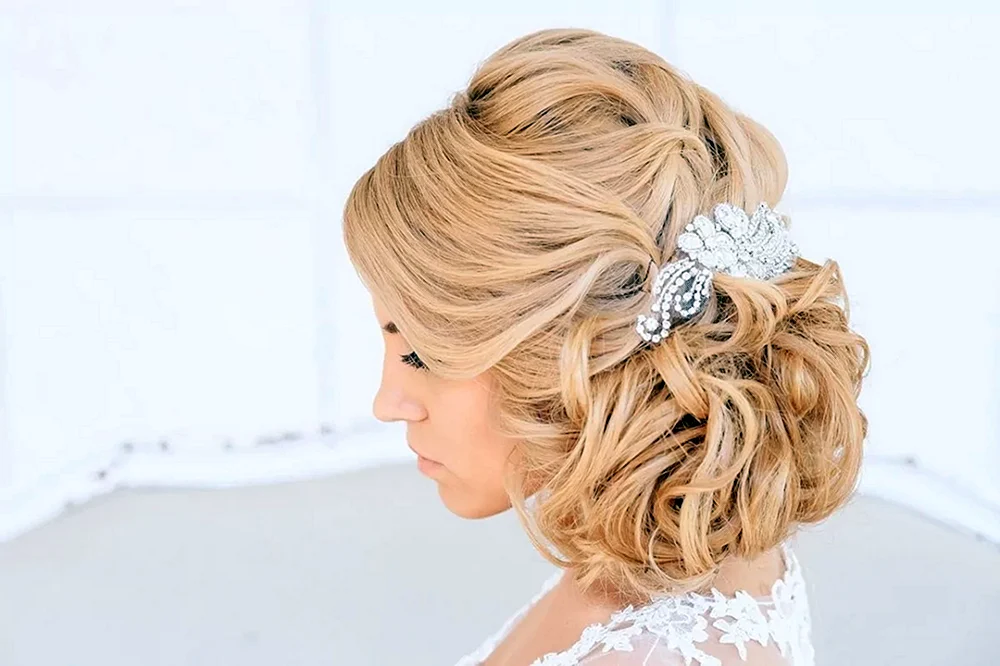 Festliche Frisuren für mittleres Haar
