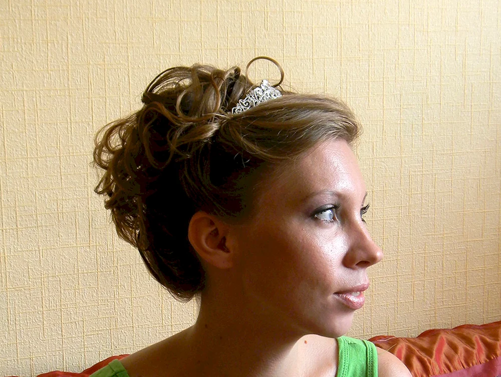 Abendfrisuren für Haare bis zu den Schulterblättern