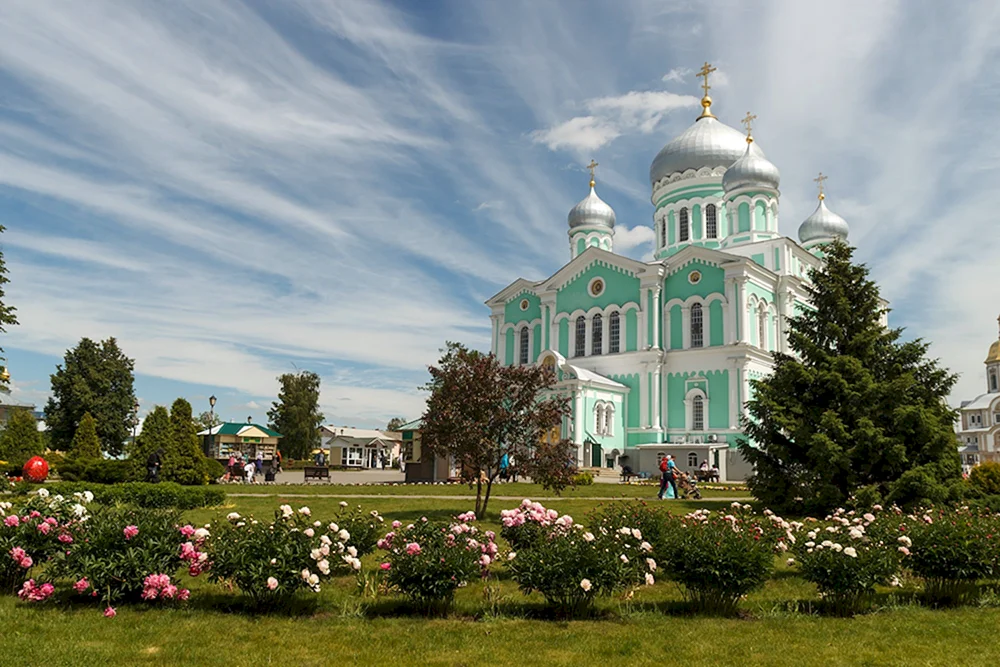 Svyato-Dreifaltigkeitskathedrale des Seraphimo-Diveyevsky-Klosters
