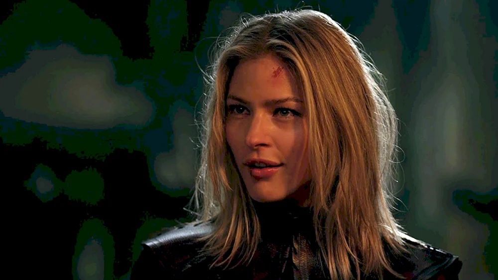 Tabrett Bethell Schauspielerin