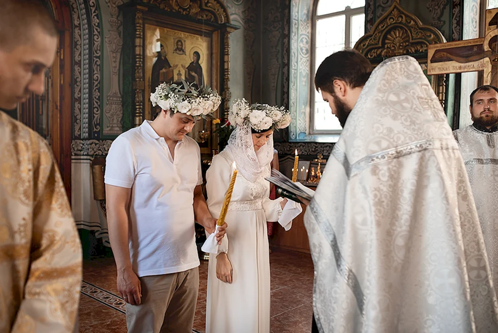 Hochzeits-Makeup in der Kirche