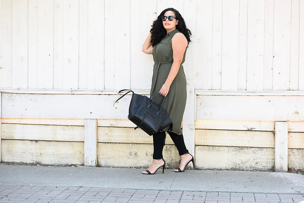 Tanesha Awasthi im Badeanzug