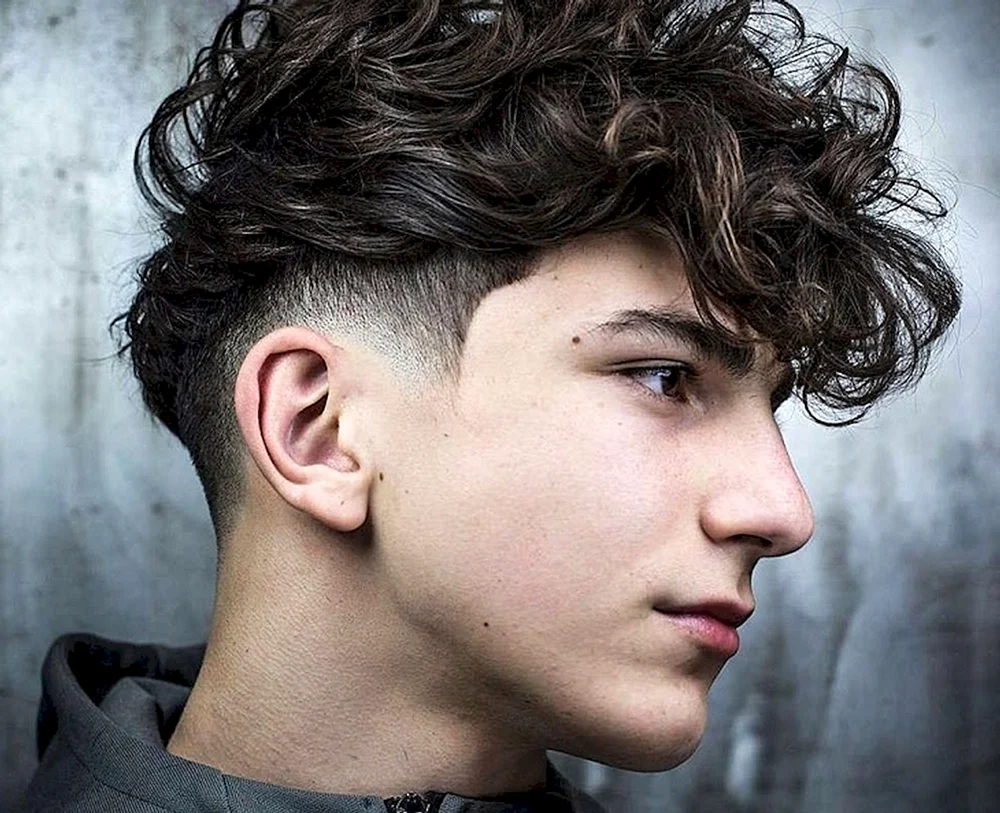 Taper Fade auf Locken