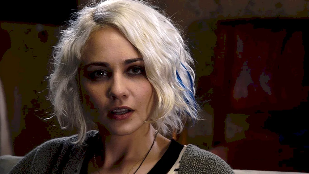Tuppence Middleton Sinn 8