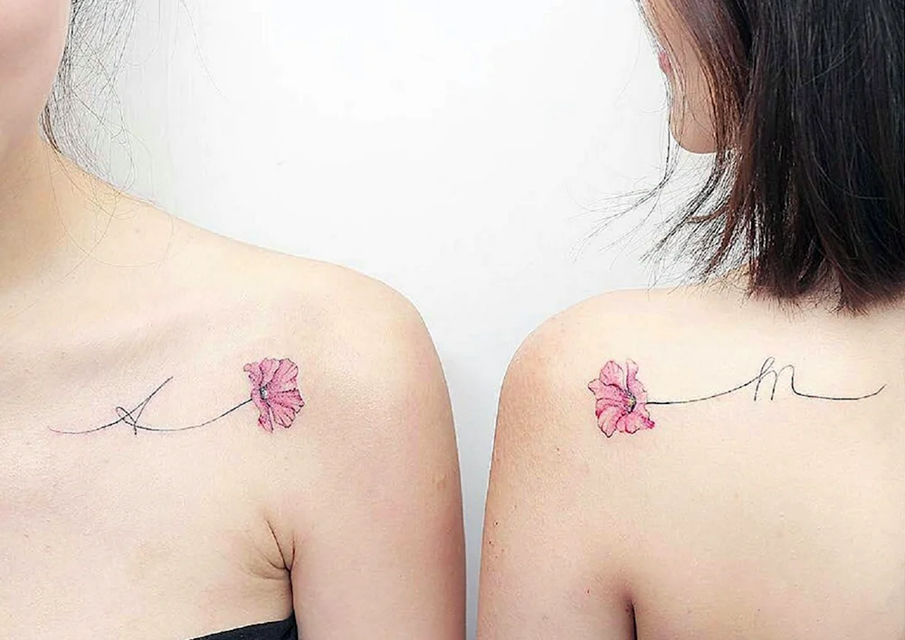 Tattoo auf Schlüsselbein für Mädchen. Schlüsselbein