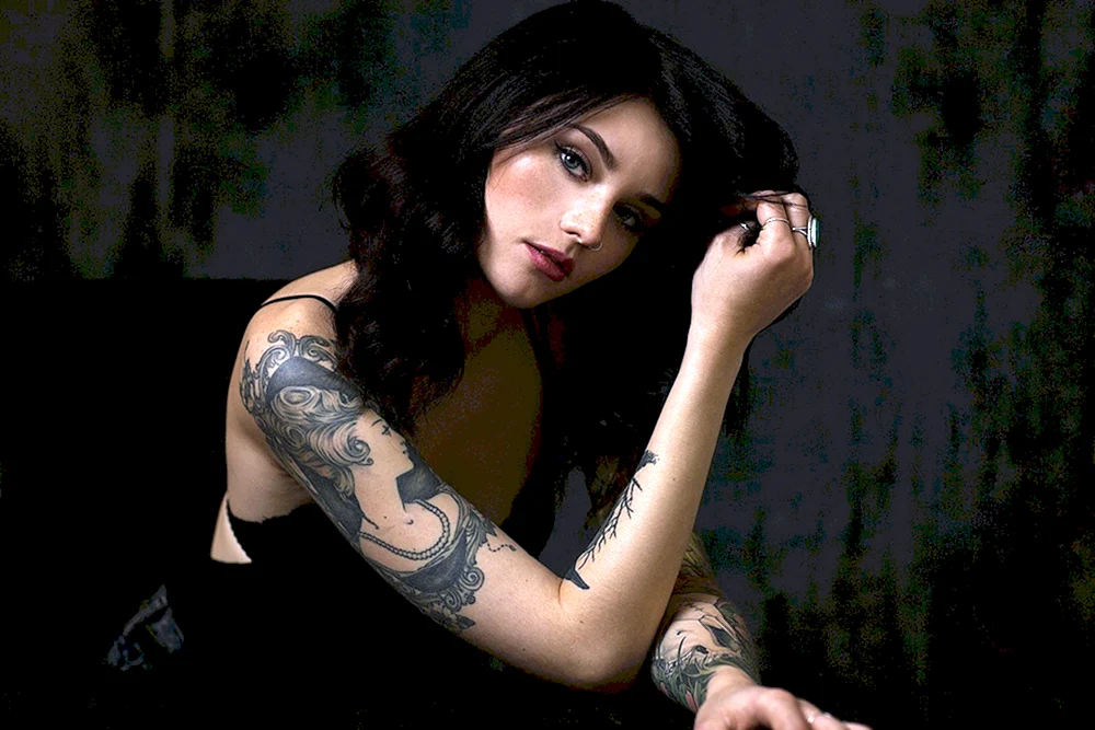 Schöne Mädchen mit Piercings