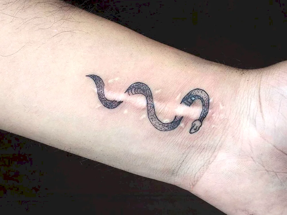 Schlangen-Tattoo