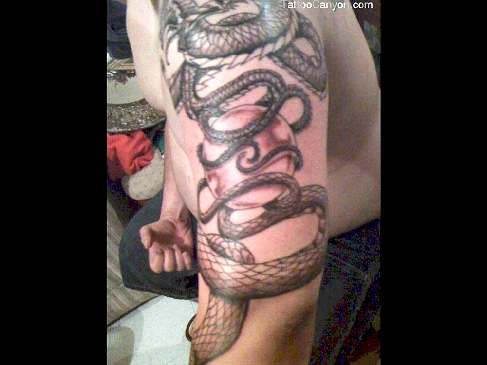 Schlangenstern-Tattoo