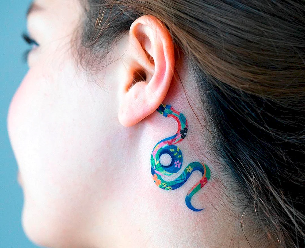 Schlangen-Tattoo