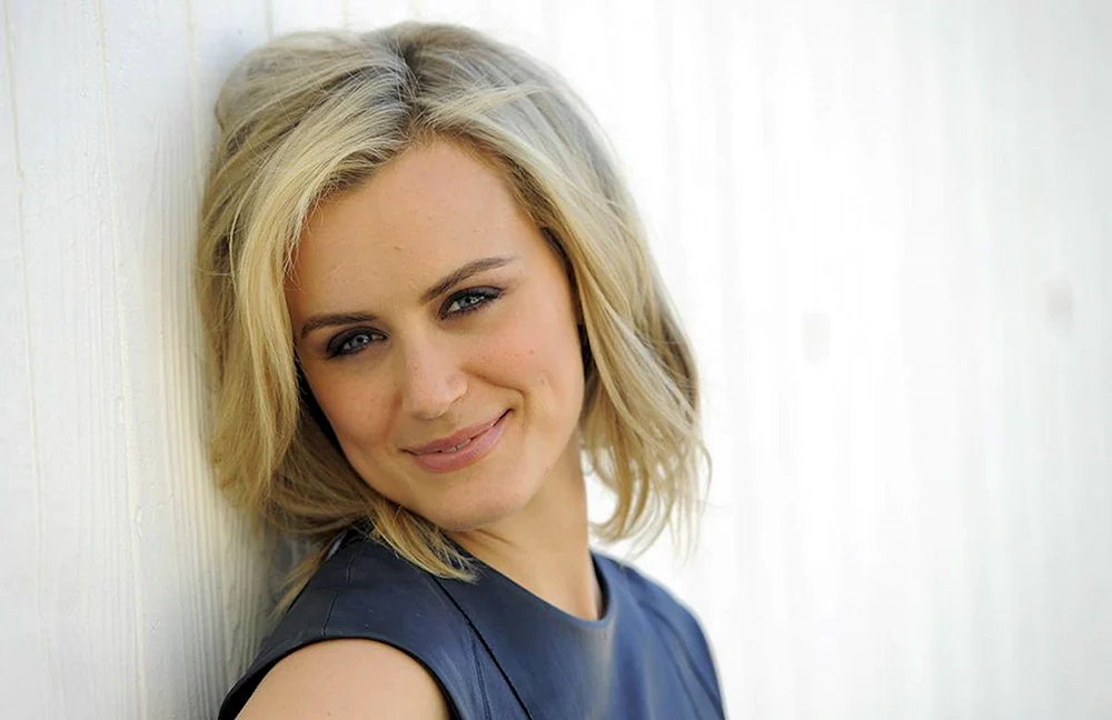 Taylor Schilling