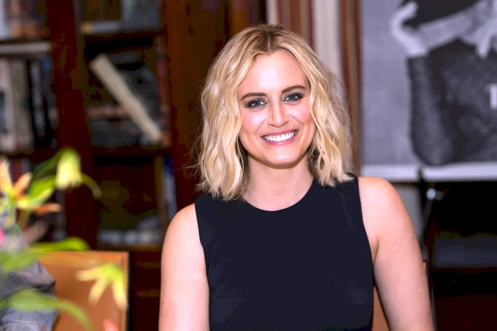 Taylor Schilling caming out