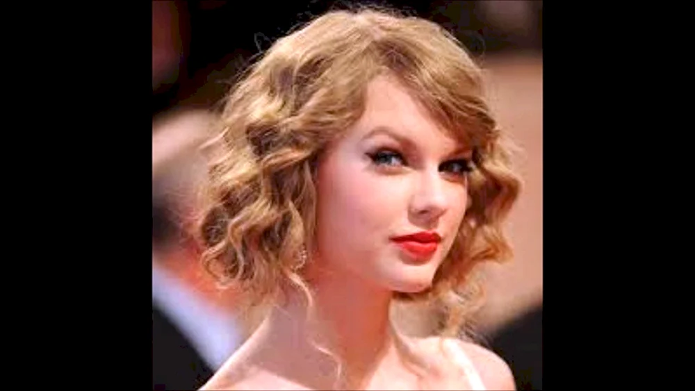 Taylor Swift mit Locken