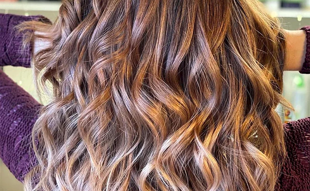 Shatush Färbung für dunkles Haar.