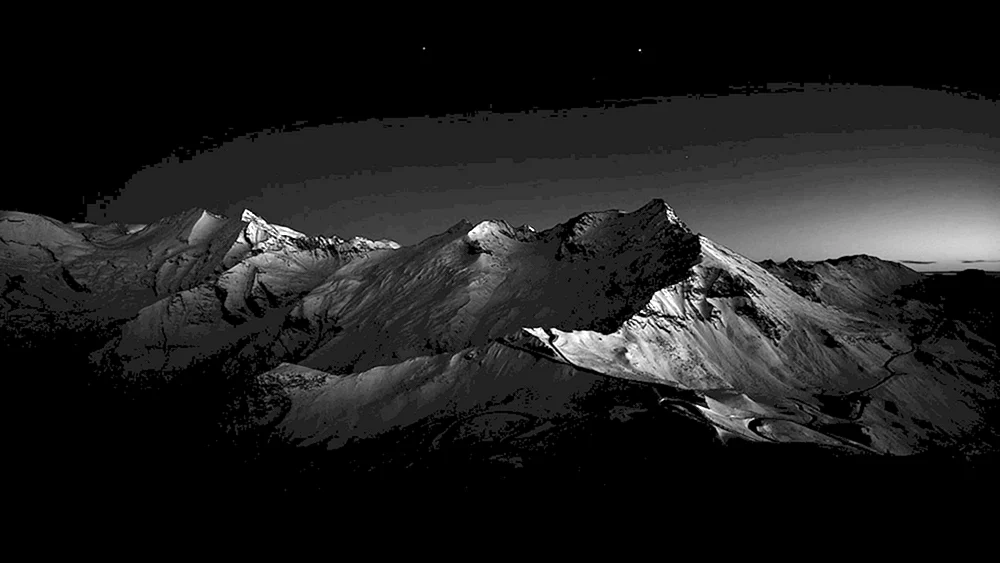 Dunkle Berge