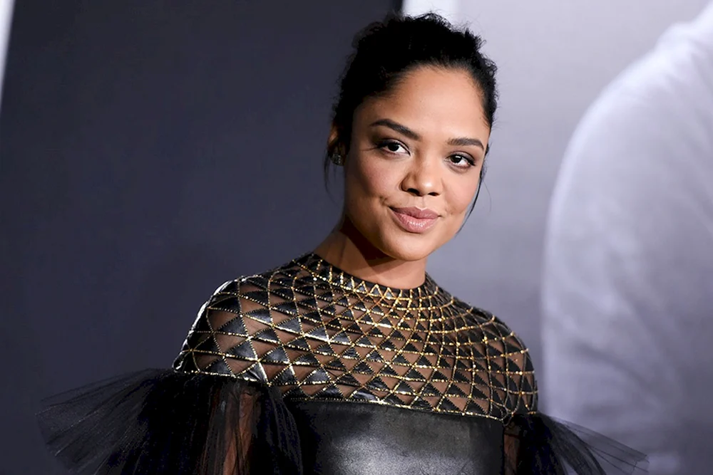 Tessa Thompson heiß Tessa Thompson Foto