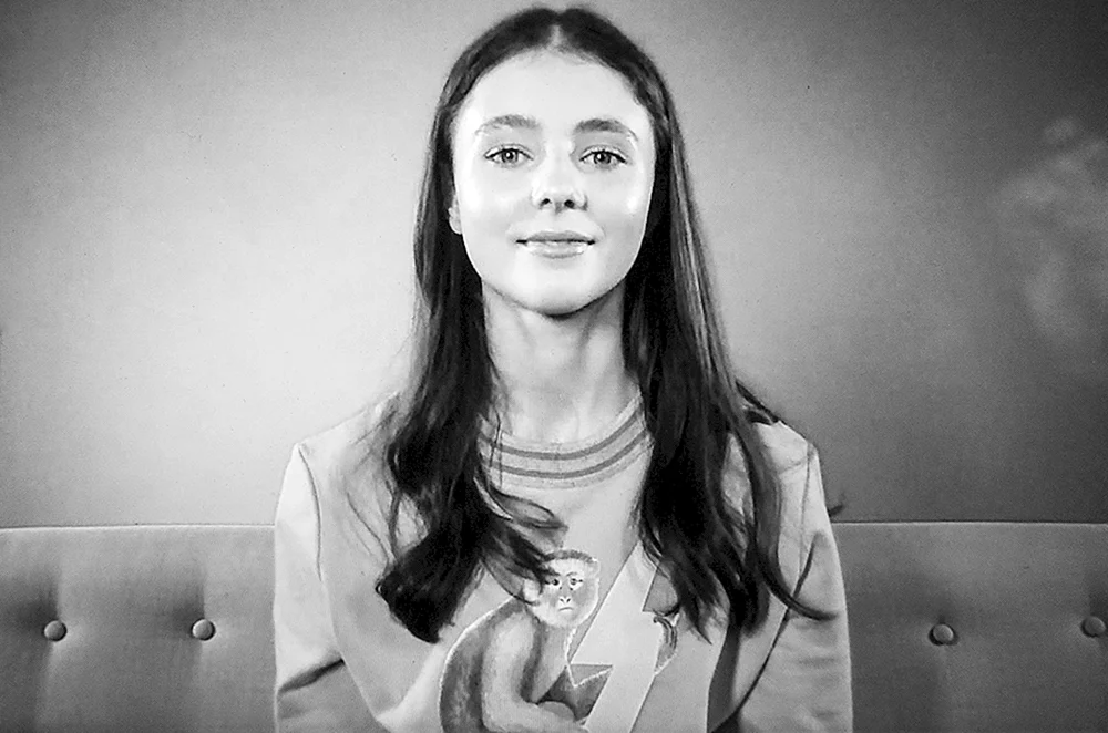 Thomasin McKenzie Astrid