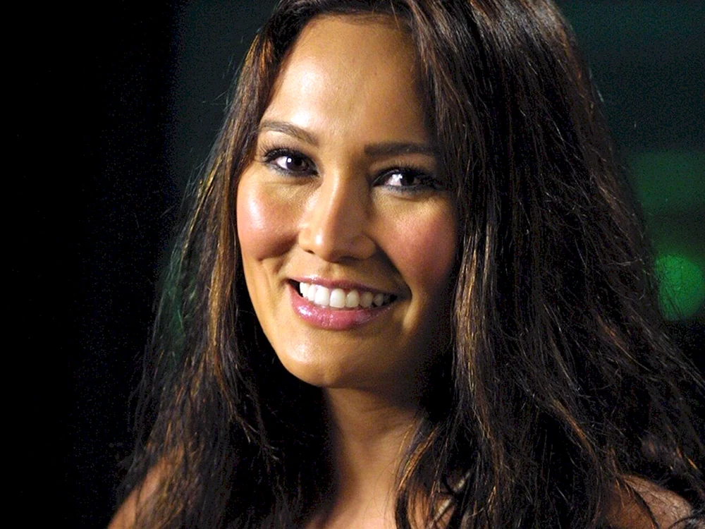 Tia Carrere Beine