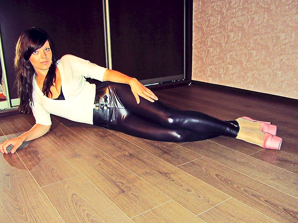 Tina Kandelaki in Lederleggings