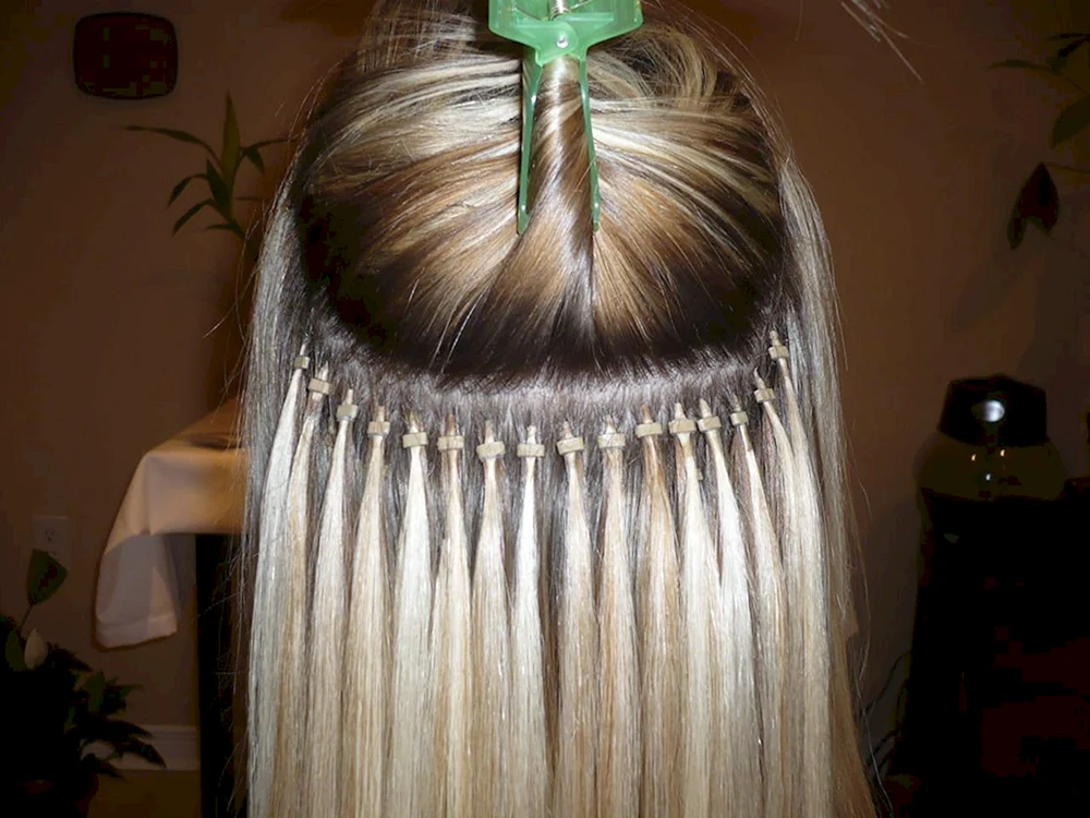 Afro Haarverlängerungen für blondes Haar
