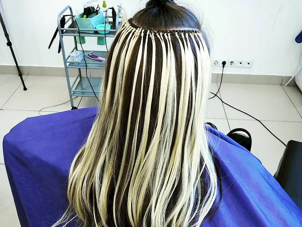 Punktförmige Haarverlängerungen mit Kanekalon