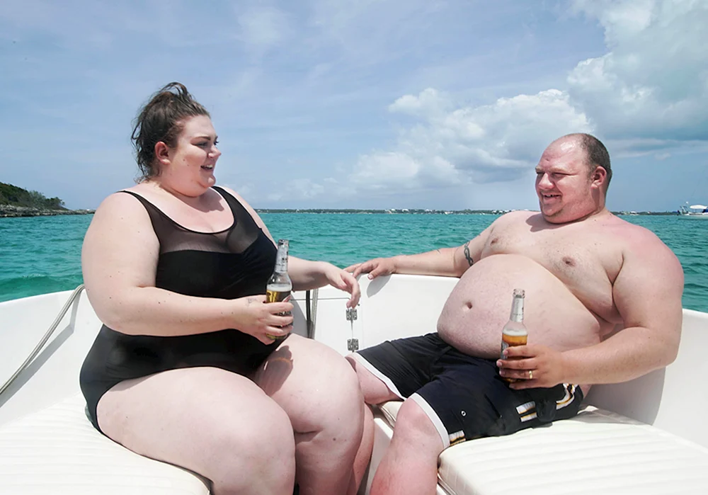 Dicker Mann am Strand