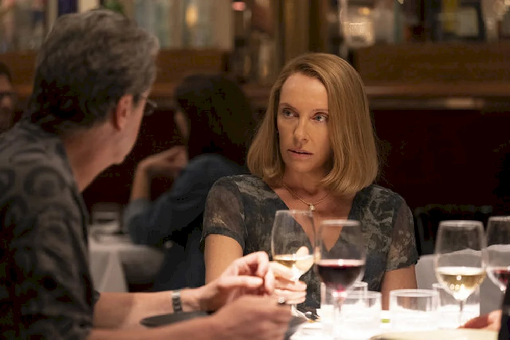Toni Collette hat eine GlatzeToni Collette in ihren 30ernToni Collette Maxim Collette SchauspielerinToni Collette 2022