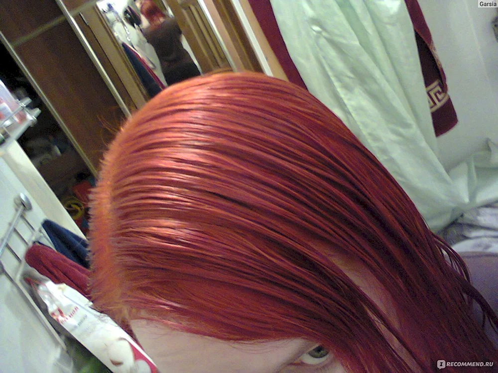 Tonics 5. 35 rot bernsteinfarbenes Tonic auf dunklem Haar