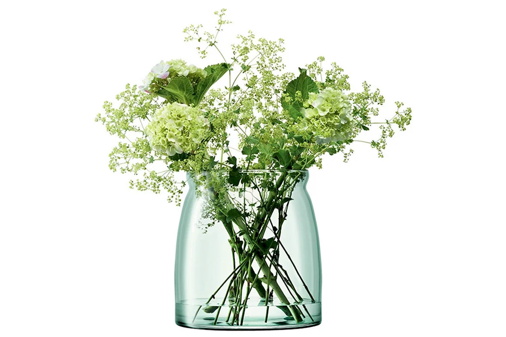 Blumen in einer transparenten Vase