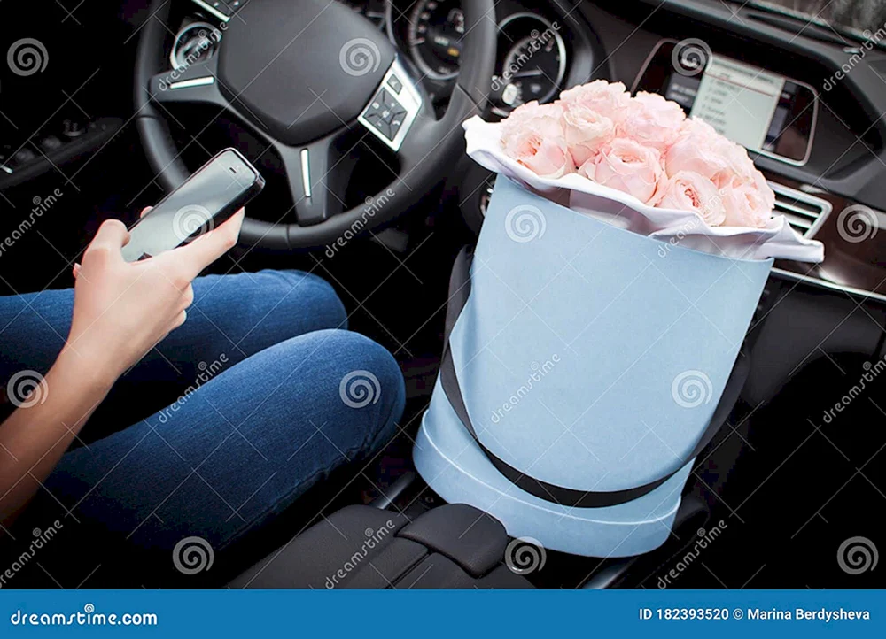 Blumenstrauß im Auto