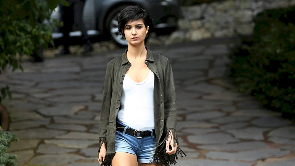 Tuba Buiukustun Foto