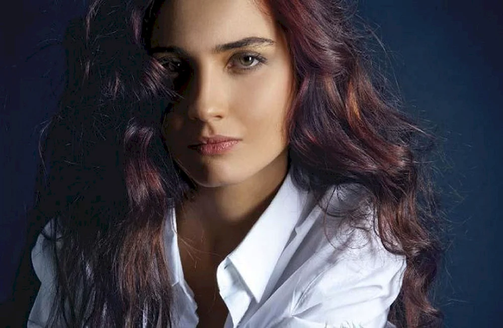 Tuba Buyukyustun Schauspielerin