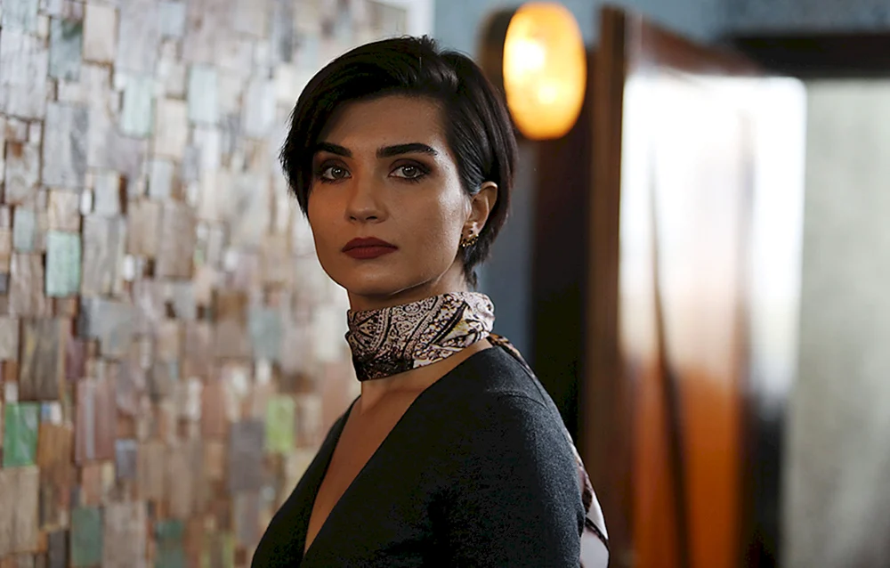 Tuba Buyukustun Schauspielerin