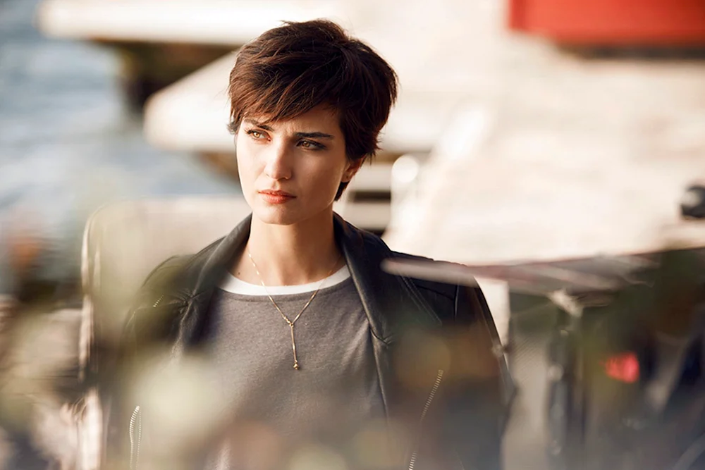 Türkische Schauspielerin Tuba Buyukustun