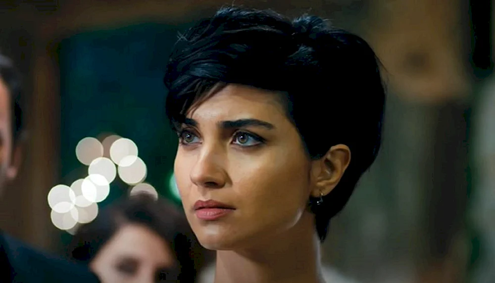 Tuba Buyukustun Xuhan